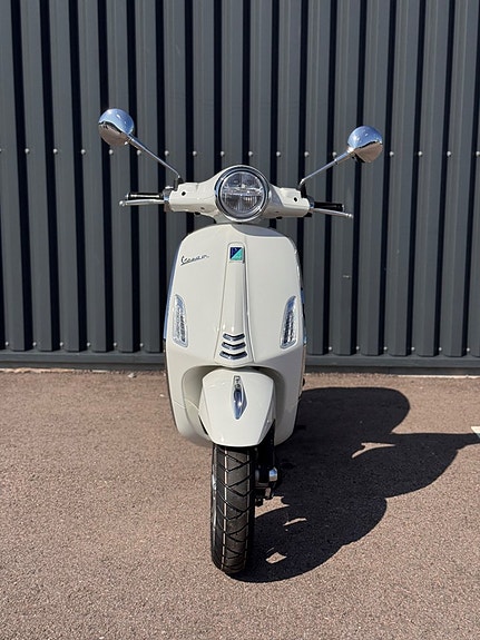 Vespa Primavera 50 3 of 4