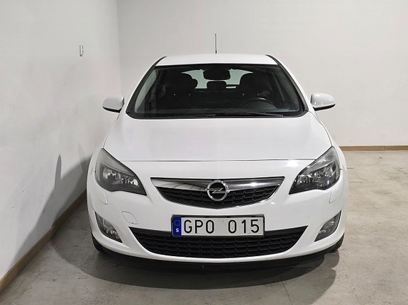 Opel Astra 2 of 15