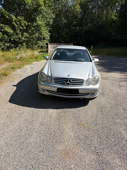 Mercedes-Benz CLK240 3 of 8