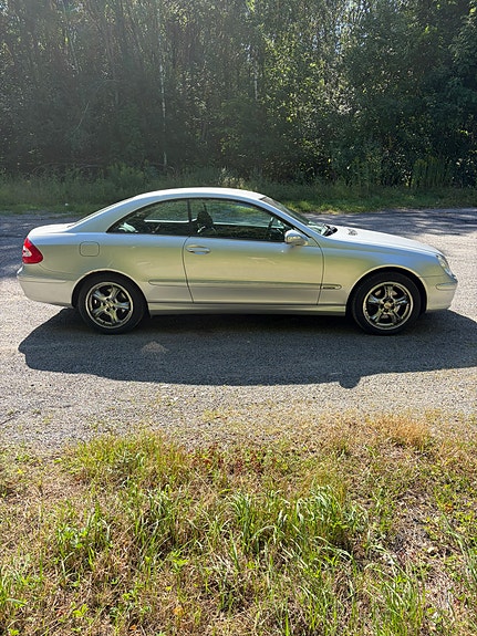 Mercedes-Benz CLK240 4 of 8