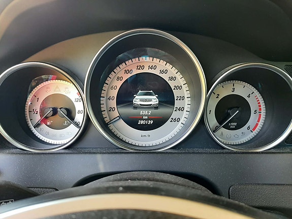 Mercedes-Benz C220 11 of 16