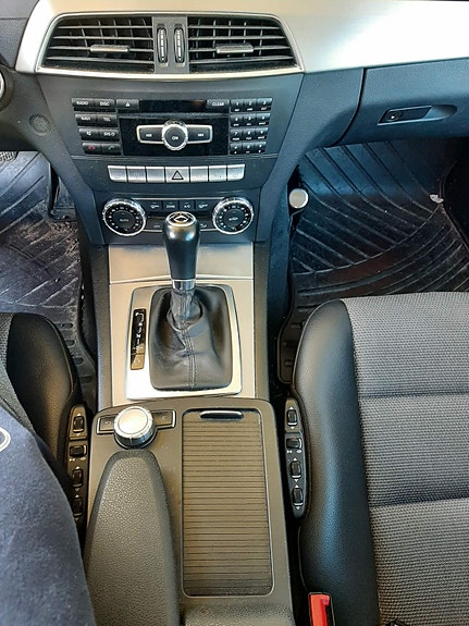 Mercedes-Benz C220 12 of 16