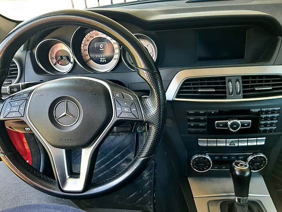 Mercedes-Benz C220 13 of 16
