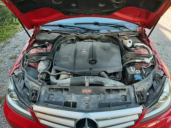 Mercedes-Benz C220 7 of 16