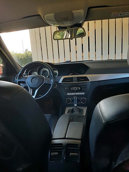 Mercedes-Benz C220 10 of 16
