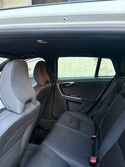 Volvo V60 5 of 5