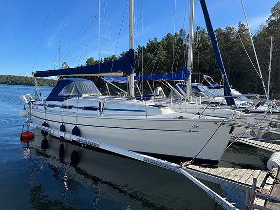 Bavaria 32 från 2002 med grunda kölen, i gott skick och med många uppgraderingar 2 of 13