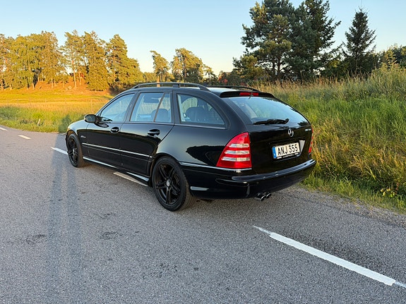 Mercedes-Benz C32 5 of 8