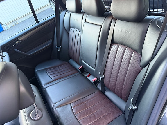 Mercedes-Benz C32 7 of 8