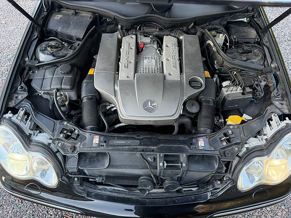 Mercedes-Benz C32 8 of 8