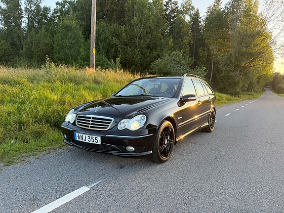 Mercedes-Benz C32 3 of 8