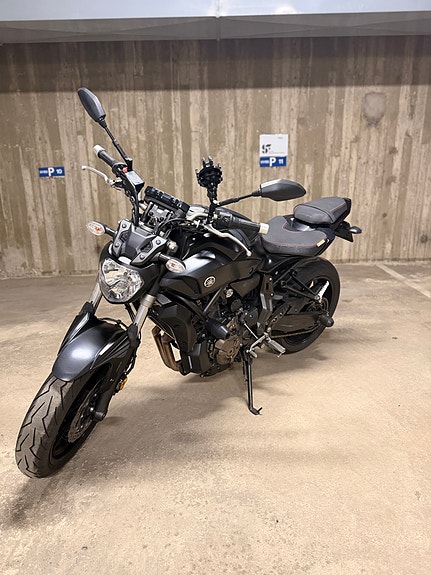 Yamaha MT-07 2 of 9
