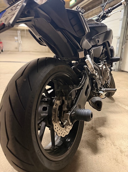 Yamaha MT-07 4 of 9