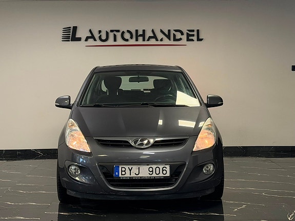 Hyundai i20 2 of 17