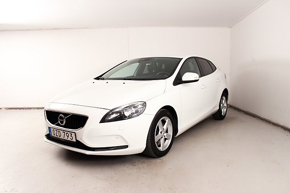 Volvo V40 9 of 22