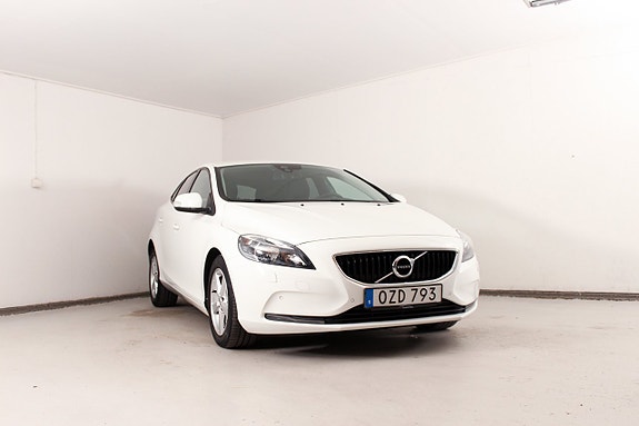 Volvo V40 3 of 22