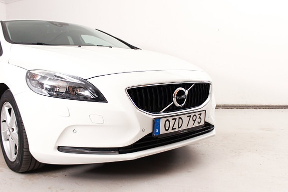 Volvo V40 4 of 22