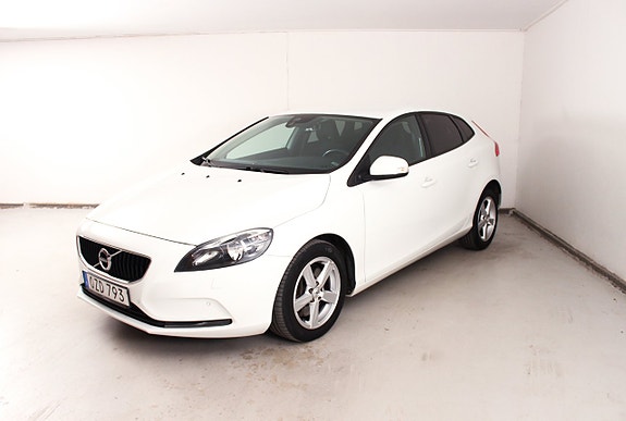 Volvo V40 8 of 22