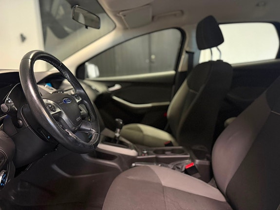 Ford Focus 7 of 17