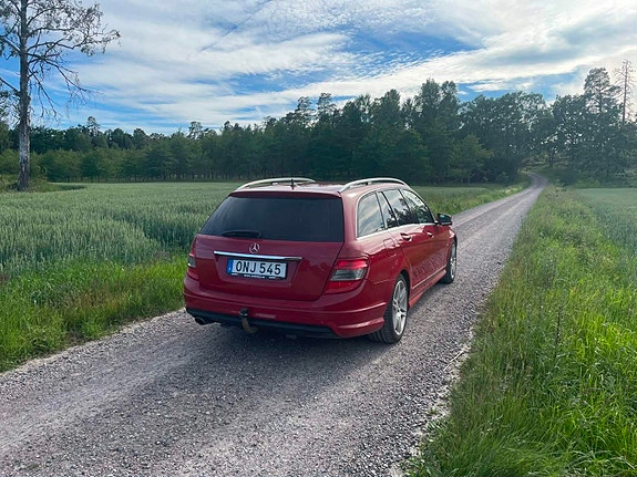 Mercedes-Benz C220 2 of 7