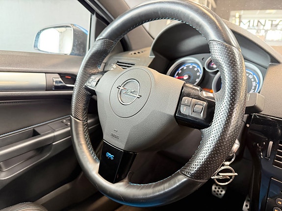 Opel Astra 21 of 24