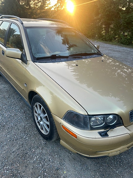 Volvo V40 4 of 5