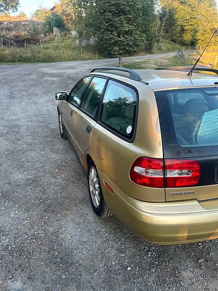 Volvo V40 3 of 5