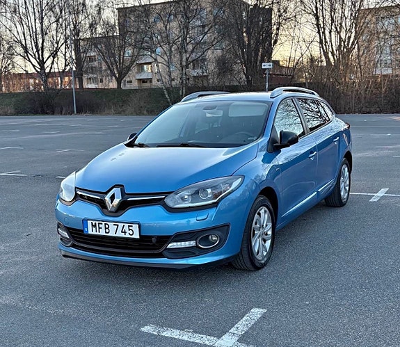 Renault Megane III 2 of 9