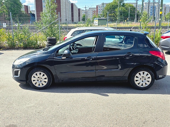 Peugeot 308 8 of 17