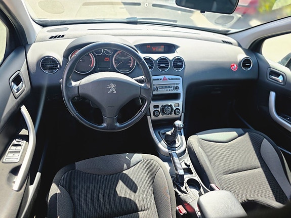 Peugeot 308 2 of 17