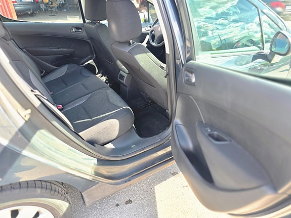 Peugeot 308 14 of 17