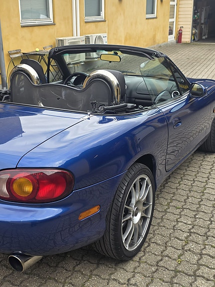 Mazda MX-5 4 of 5