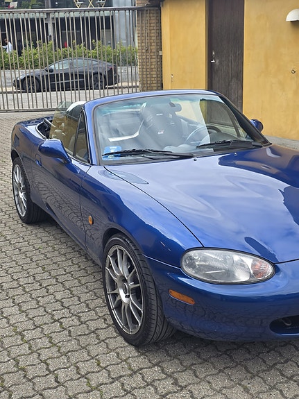 Mazda MX-5 2 of 5