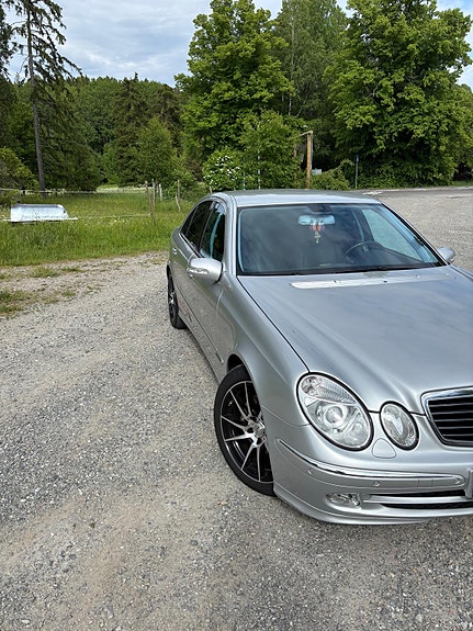 Mercedes-Benz E320 2 of 8
