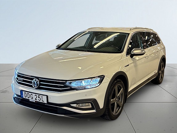 Volkswagen Passat Alltrack 16 of 24