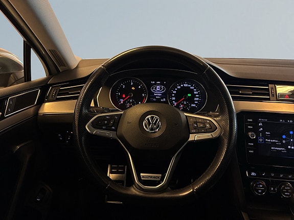 Volkswagen Passat Alltrack 9 of 24