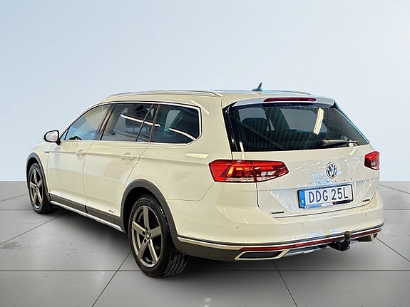 Volkswagen Passat Alltrack 5 of 24