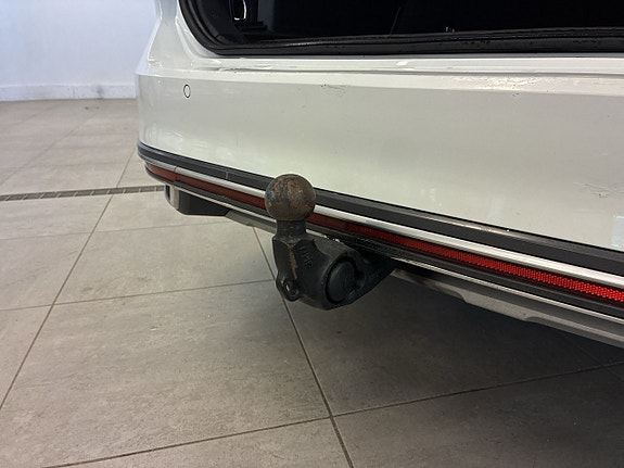 Volkswagen Passat Alltrack 17 of 24