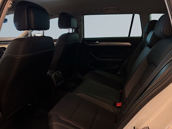 Volkswagen Passat Alltrack 13 of 24
