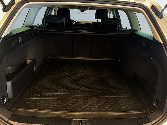 Volkswagen Passat Alltrack 12 of 24