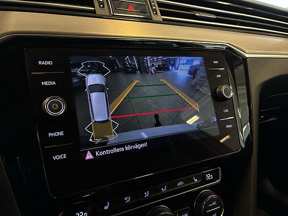 Volkswagen Passat Alltrack 20 of 24