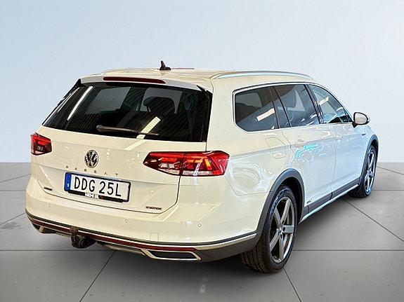 Volkswagen Passat Alltrack 6 of 24
