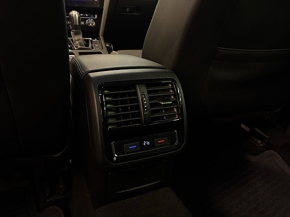 Volkswagen Passat Alltrack 18 of 24