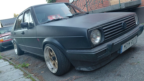 Volkswagen Jetta 2 of 6
