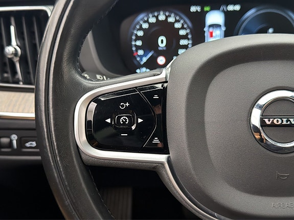 Volvo XC60 18 of 30