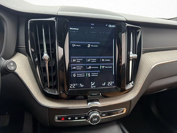 Volvo XC60 25 of 30