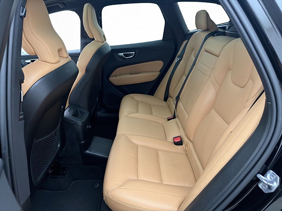 Volvo XC60 14 of 30