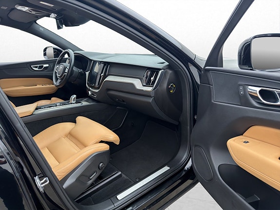Volvo XC60 13 of 30