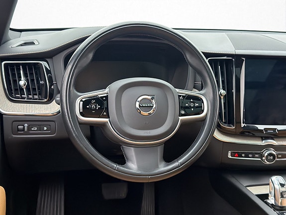Volvo XC60 15 of 30