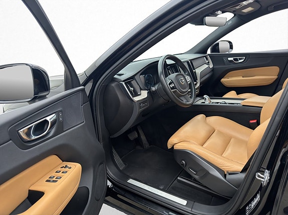 Volvo XC60 11 of 30